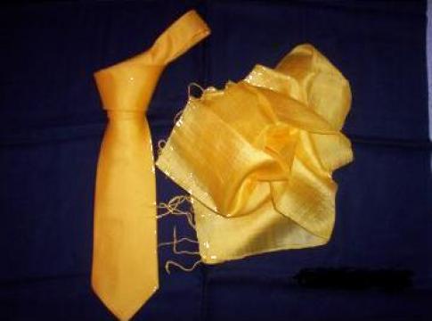 Cravata, cravata la cutie de la Sc Lucretia Lux Srl