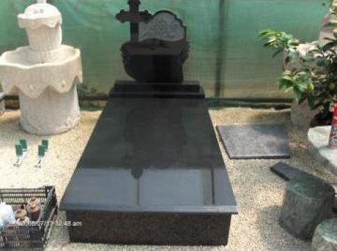 Monument funerar de o persoana negru de la Sc Prelis Srl