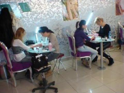 Afacere salon de lux de unghii tehnice OPI Cluj
