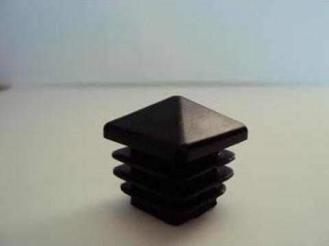 Capac plastic 20x20 piramida de la Cesi Plast Srl
