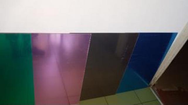 Oglinda acrilica color de la Geo & Vlad Com Srl