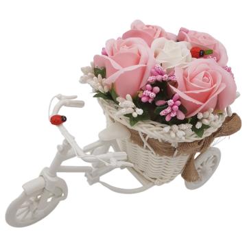 Aranjament floral 5 trandafiri Bicicleta cu flori, gargarite