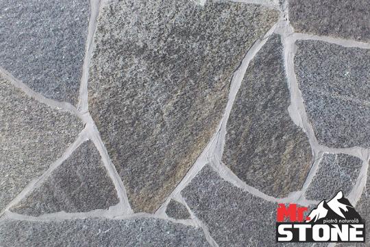 Piatra Gneis Argintiu de Sicilia poligonal small de la Antique Stone Srl