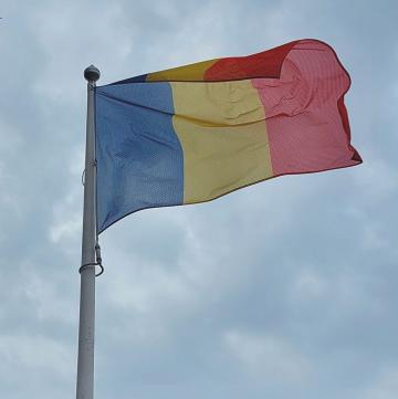 Drapel Romania extra rezistent de la Decorativ Flag Srl