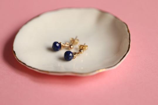 Cercei cu lapis lazuli din aur filat de la Raw Jewellery Srl