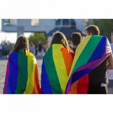 Steag personaliza curcubeu LGBT