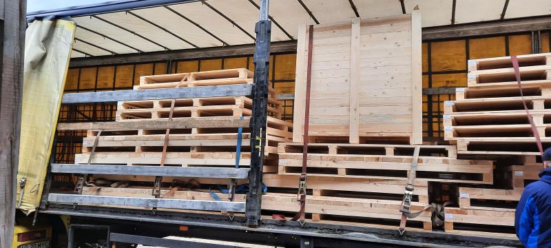 Cutii si platforme din lemn diferite dimensiuni de la Atg Contact Srl