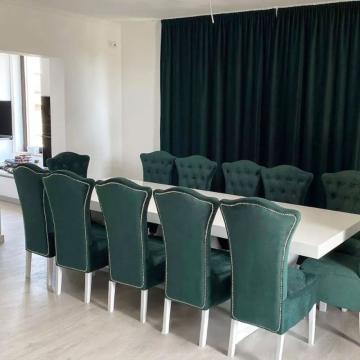 Masa cu 12 scaune Royal verde smarald de la European Med Prod