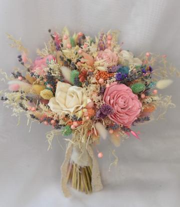 Buchet cu flori si trandafiri de tapioca multicolor romantic de la Flower Power Gift