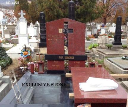 Monument funerar, capace masive rosu si negru