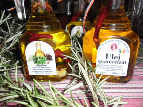 Ulei aromatizat cu ardei iute si 6 condimente, 250ml de la Keka Srl