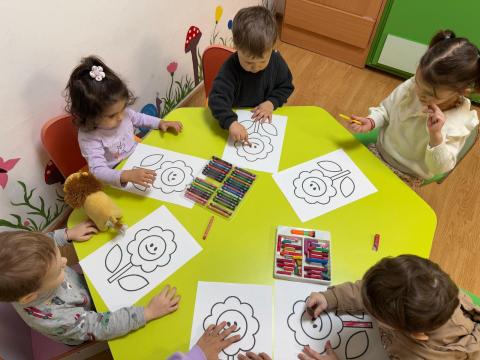 Activitati si ingrijire copii din grupa mica (3-4 ani) de la Sfera Kinderzentrum Srl