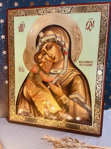 Icoana Maica Domnului Vladimir  verde 22.5cm de la Candela Criscom Srl.