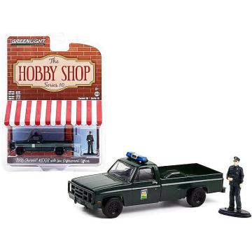 Machete auto Chevrolet M1008 1986 cu figurina, The Hob de la Hobbyplanet Romania