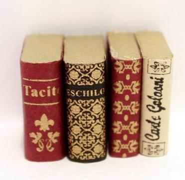 Miniaturi colectionari papusi Carti de colectie - set 4 buc.