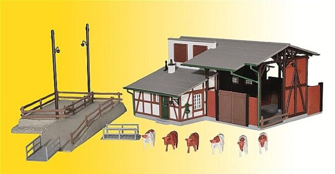 Macheta Grajd cu rampa incarcare animale H0 (1:87) Kibri de la Hobbyplanet Romania